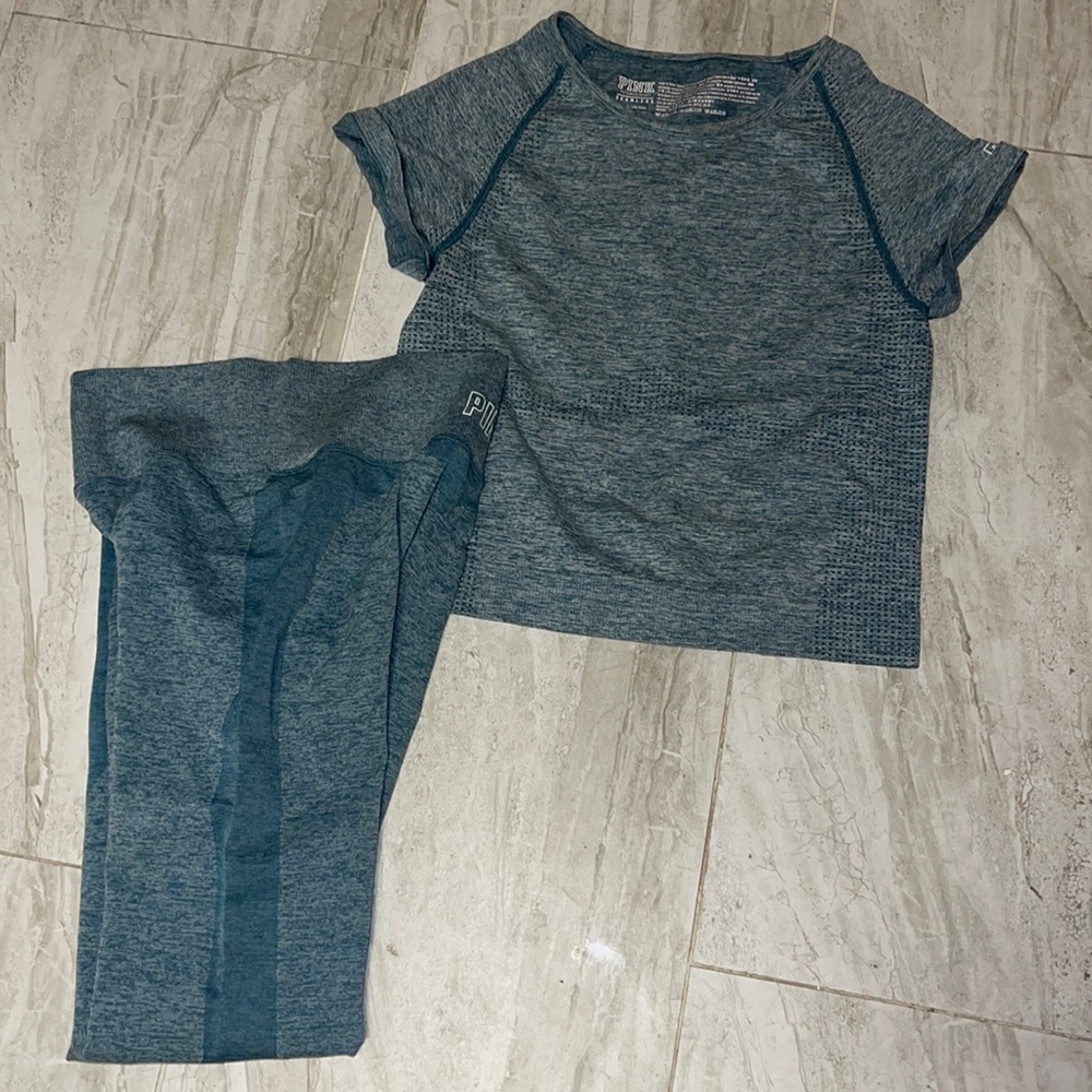 VS PINK SEAMLESS TOP | (L)